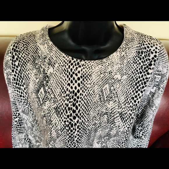 Black & white phyton print top Long sleeves L - XL - Picture 3 of 5